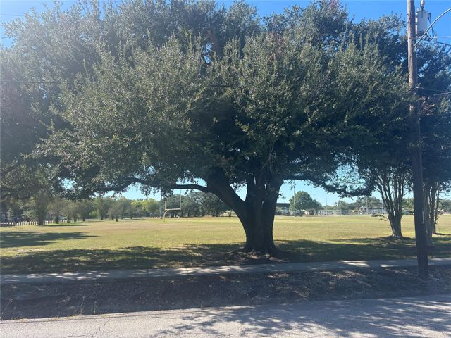 9233 Noel Street, Houston, TX 77033