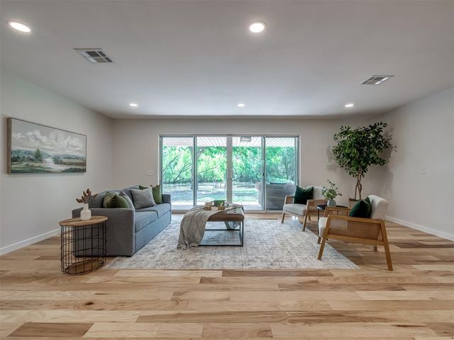 8750 Hartman Drive, Noble, OK 73068