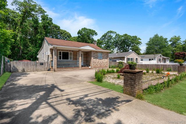 32 Juniper Avenue, Patchogue, NY 11772