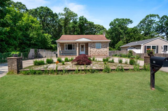 32 Juniper Avenue, Patchogue, NY 11772