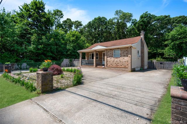 32 Juniper Avenue, Patchogue, NY 11772