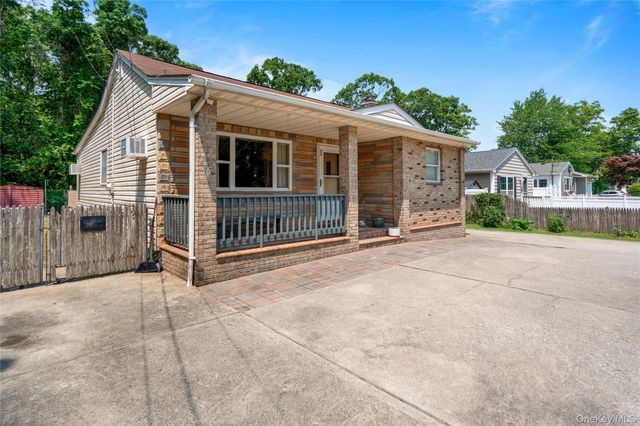 32 Juniper Avenue, Patchogue, NY 11772