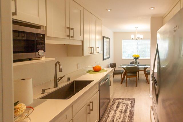 765 San Antonio Rd # 70, Palo Alto, CA 94303