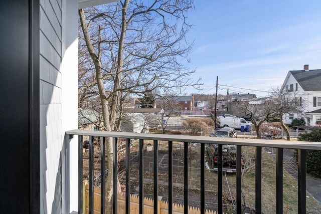 180 Adams St 5, Newton, MA 02458