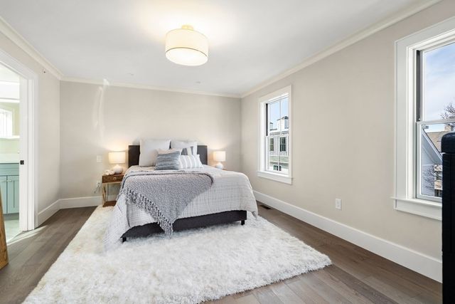 180 Adams St 5, Newton, MA 02458