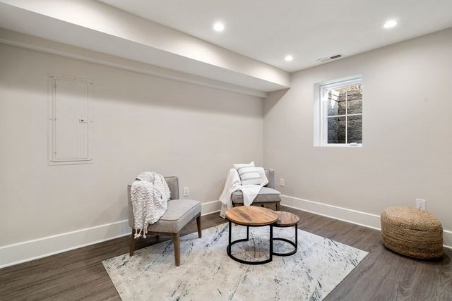 180 Adams St 5, Newton, MA 02458