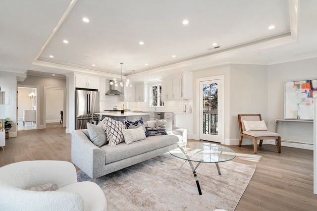 180 Adams St 5, Newton, MA 02458