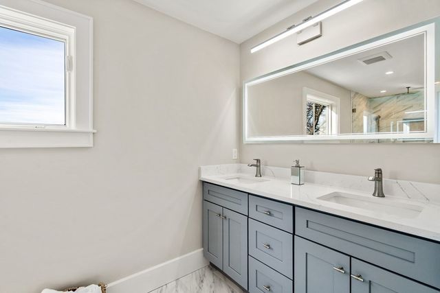 180 Adams St 5, Newton, MA 02458