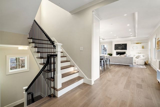 180 Adams St 5, Newton, MA 02458