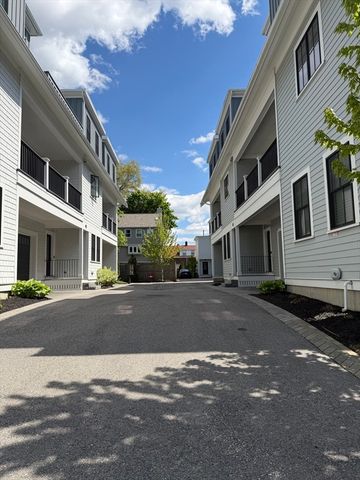 180 Adams St 5, Newton, MA 02458