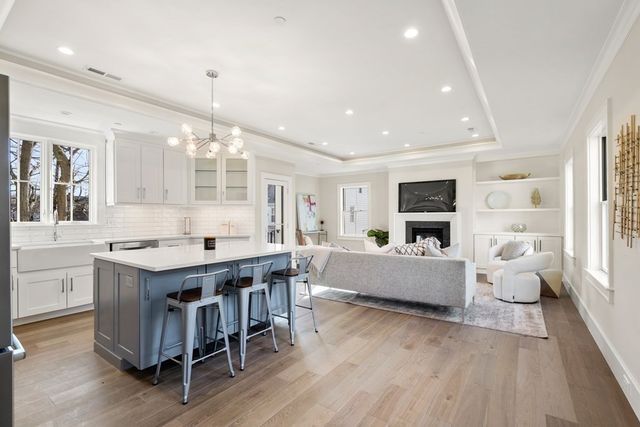 180 Adams St 5, Newton, MA 02458