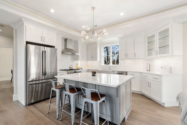 180 Adams St 5, Newton, MA 02458