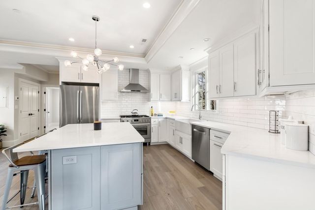 180 Adams St 5, Newton, MA 02458