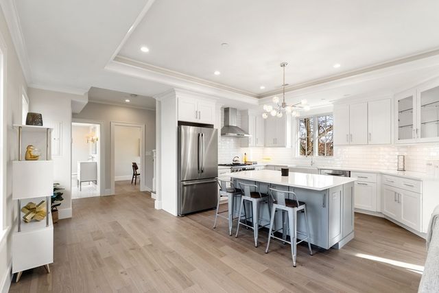 180 Adams St 5, Newton, MA 02458