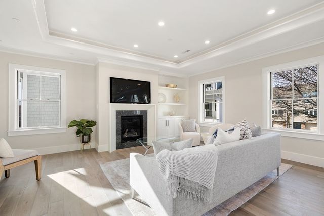 180 Adams St 5, Newton, MA 02458