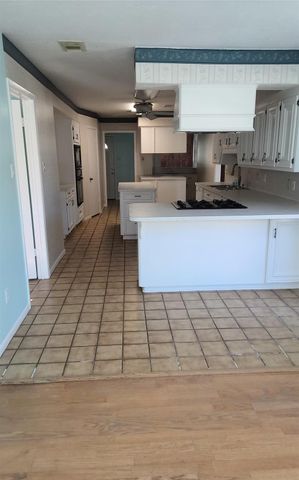 15906 Laurelfield Drive, Houston, TX 77059