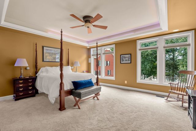 100 Lakecrest Cir, Hendersonville, TN 37075