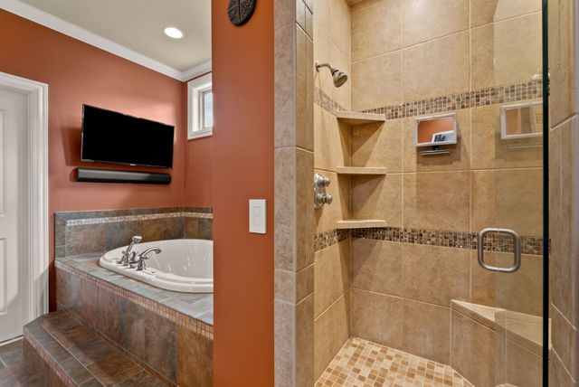 100 Lakecrest Cir, Hendersonville, TN 37075