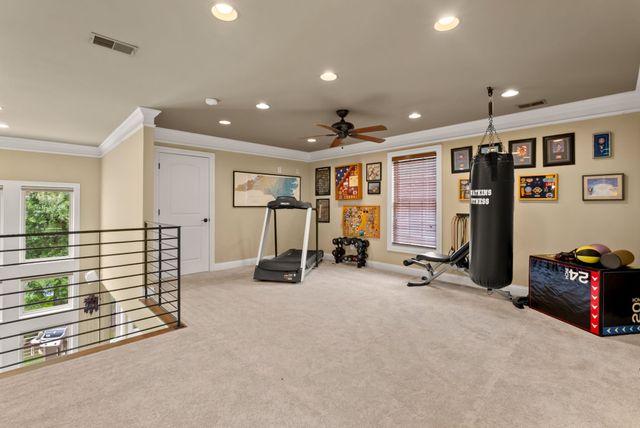 100 Lakecrest Cir, Hendersonville, TN 37075