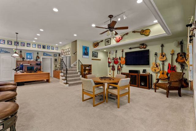 100 Lakecrest Cir, Hendersonville, TN 37075