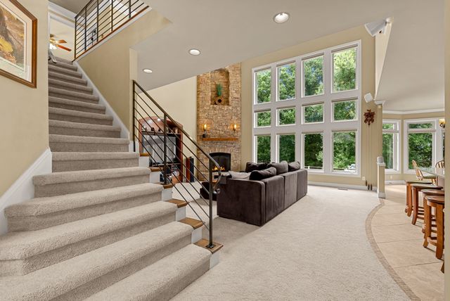 100 Lakecrest Cir, Hendersonville, TN 37075