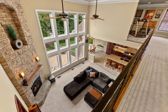 100 Lakecrest Cir, Hendersonville, TN 37075