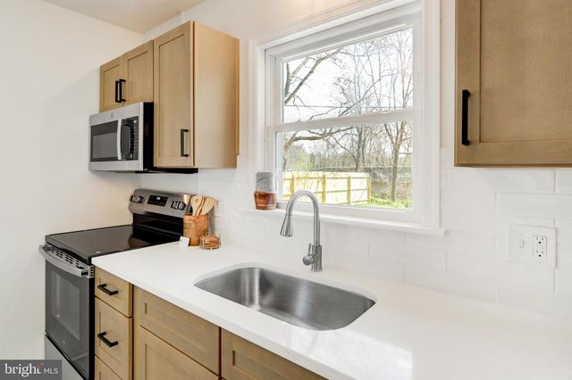 8077 FOX MILL RD, Harrisburg, PA 17112