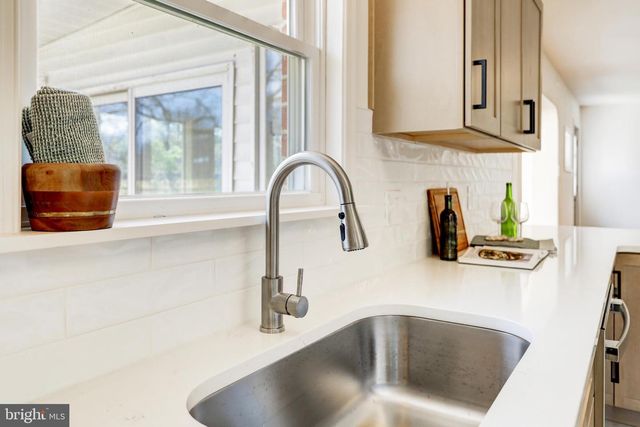 8077 FOX MILL RD, Harrisburg, PA 17112