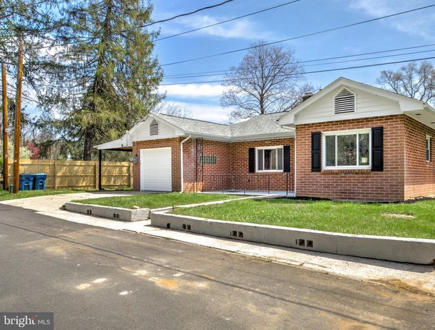 8077 FOX MILL RD, Harrisburg, PA 17112