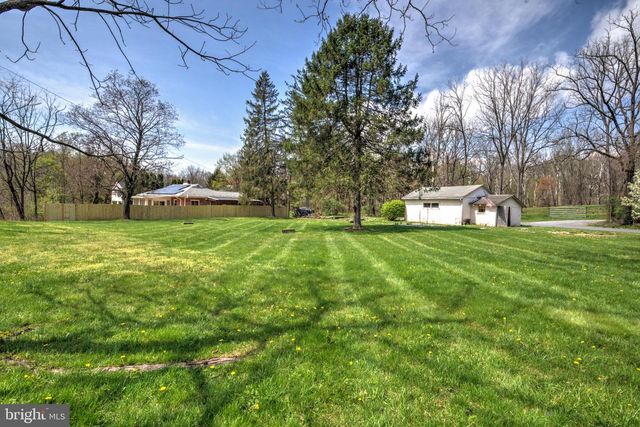 8077 FOX MILL RD, Harrisburg, PA 17112