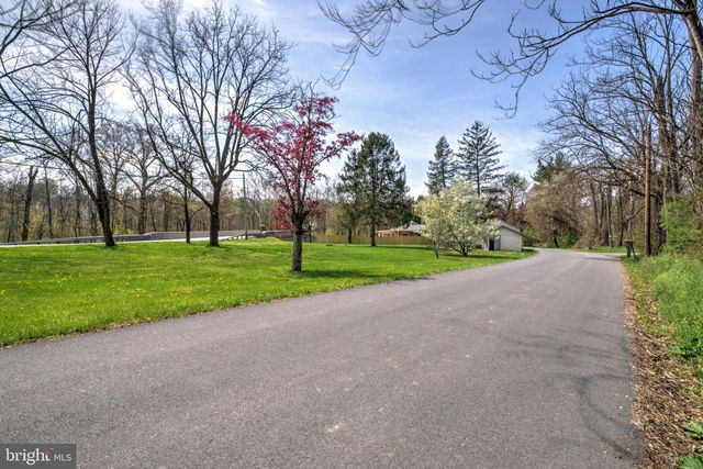 8077 FOX MILL RD, Harrisburg, PA 17112