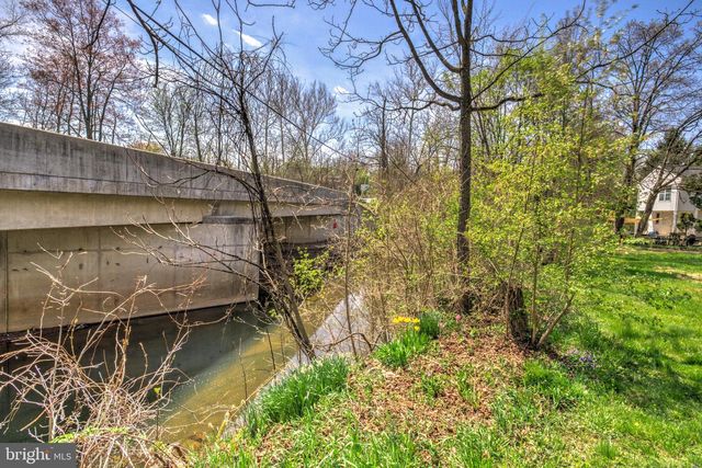 8077 FOX MILL RD, Harrisburg, PA 17112