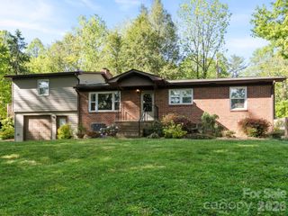 97 Columbia Circle, Hendersonville, NC 28792