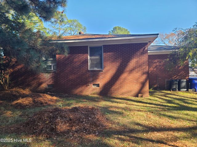 1904 Northwood Drive, Kinston, NC 28501