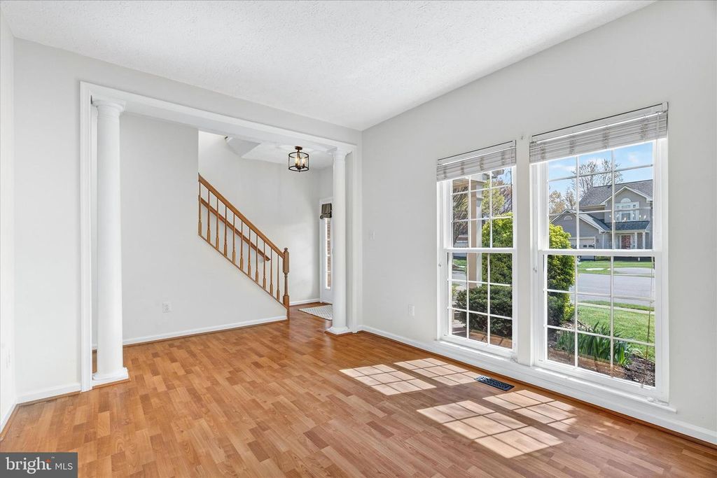 Image 10 of property listing at 1727 ALGONQUIN RD E, Frederick, MD 21701