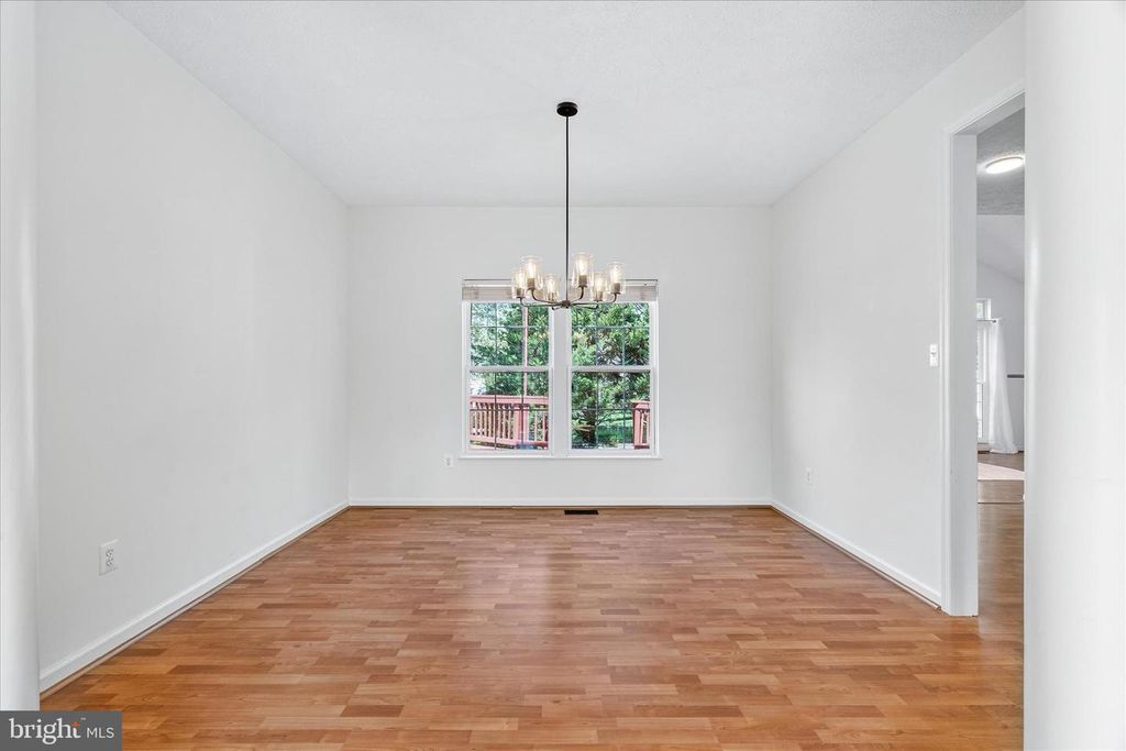 Image 11 of property listing at 1727 ALGONQUIN RD E, Frederick, MD 21701