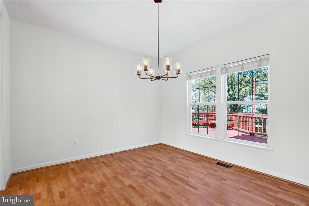 Image 12 of property listing at 1727 ALGONQUIN RD E, Frederick, MD 21701