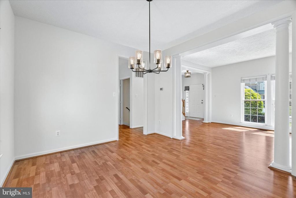 Image 13 of property listing at 1727 ALGONQUIN RD E, Frederick, MD 21701