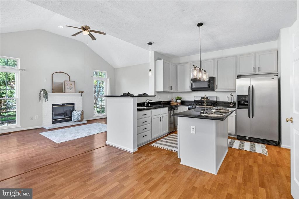 Image 14 of property listing at 1727 ALGONQUIN RD E, Frederick, MD 21701