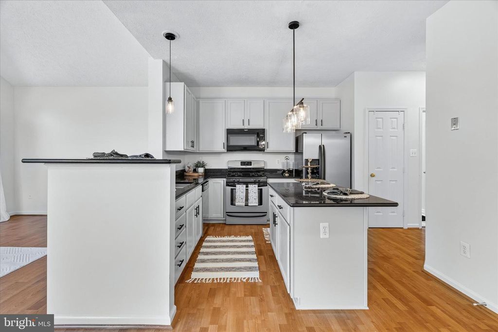 Image 15 of property listing at 1727 ALGONQUIN RD E, Frederick, MD 21701