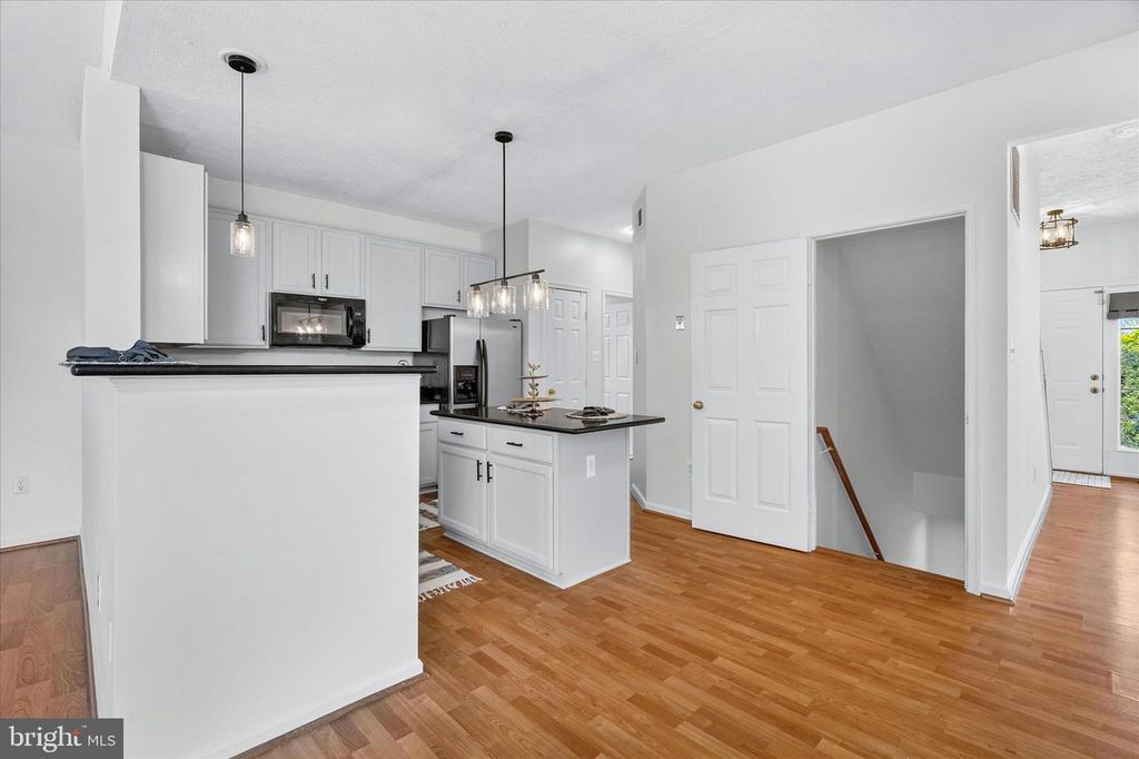 Image 16 of property listing at 1727 ALGONQUIN RD E, Frederick, MD 21701