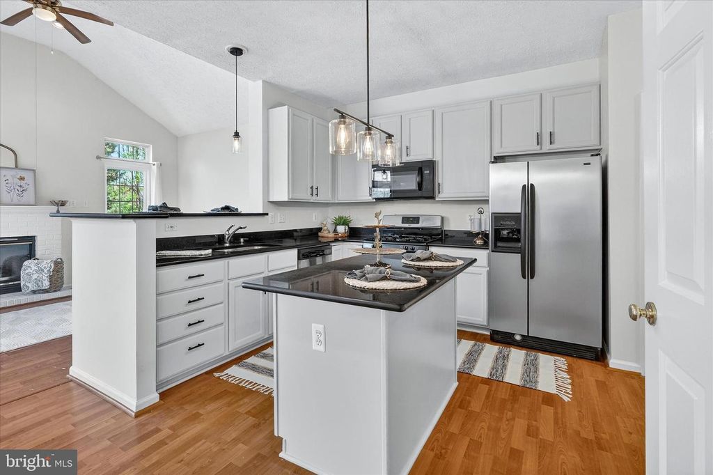 Image 17 of property listing at 1727 ALGONQUIN RD E, Frederick, MD 21701