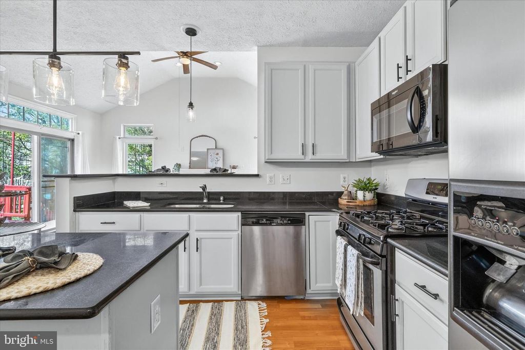 Image 18 of property listing at 1727 ALGONQUIN RD E, Frederick, MD 21701