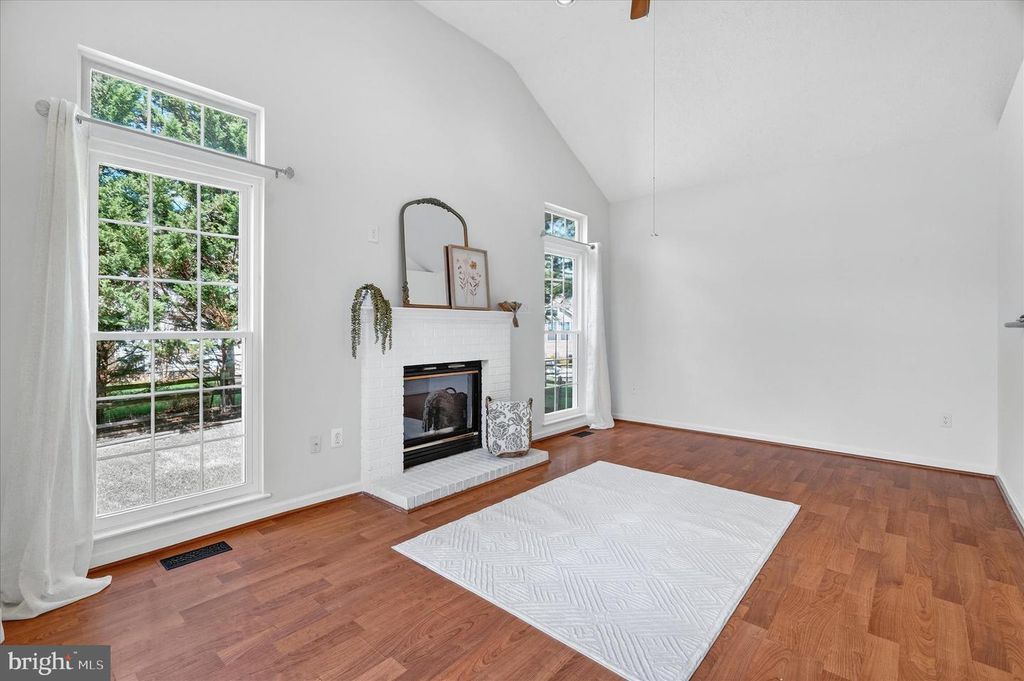 Image 20 of property listing at 1727 ALGONQUIN RD E, Frederick, MD 21701