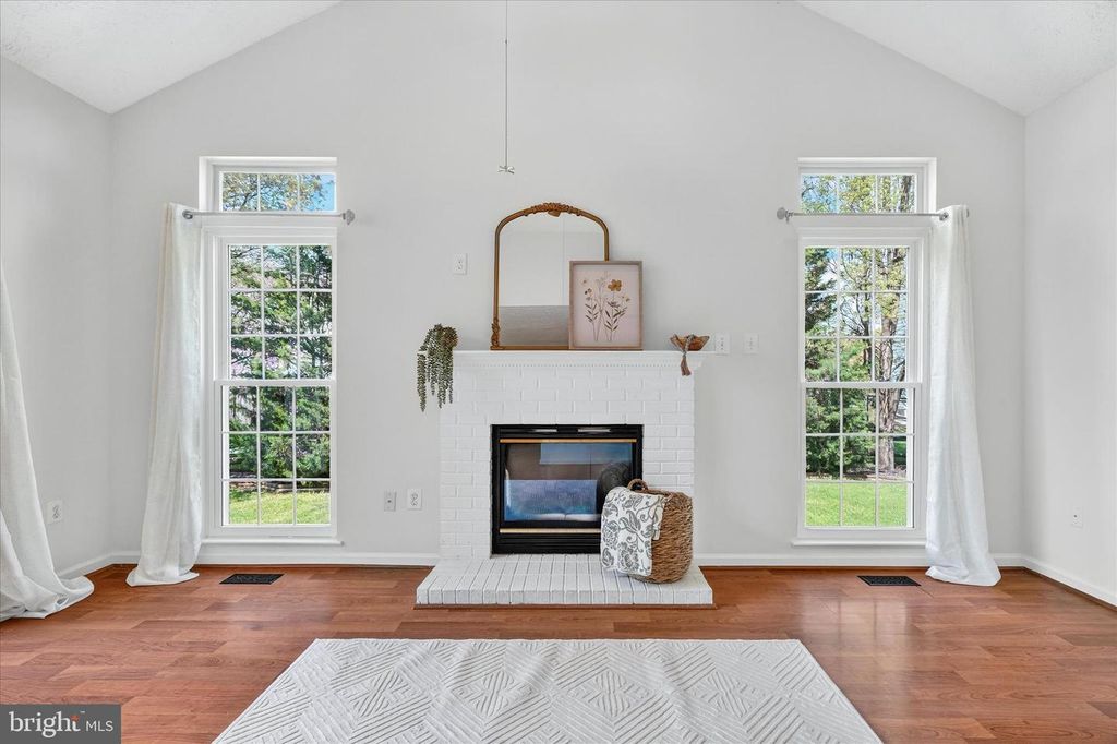 Image 21 of property listing at 1727 ALGONQUIN RD E, Frederick, MD 21701