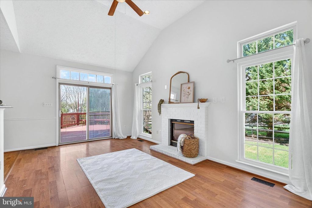 Image 23 of property listing at 1727 ALGONQUIN RD E, Frederick, MD 21701