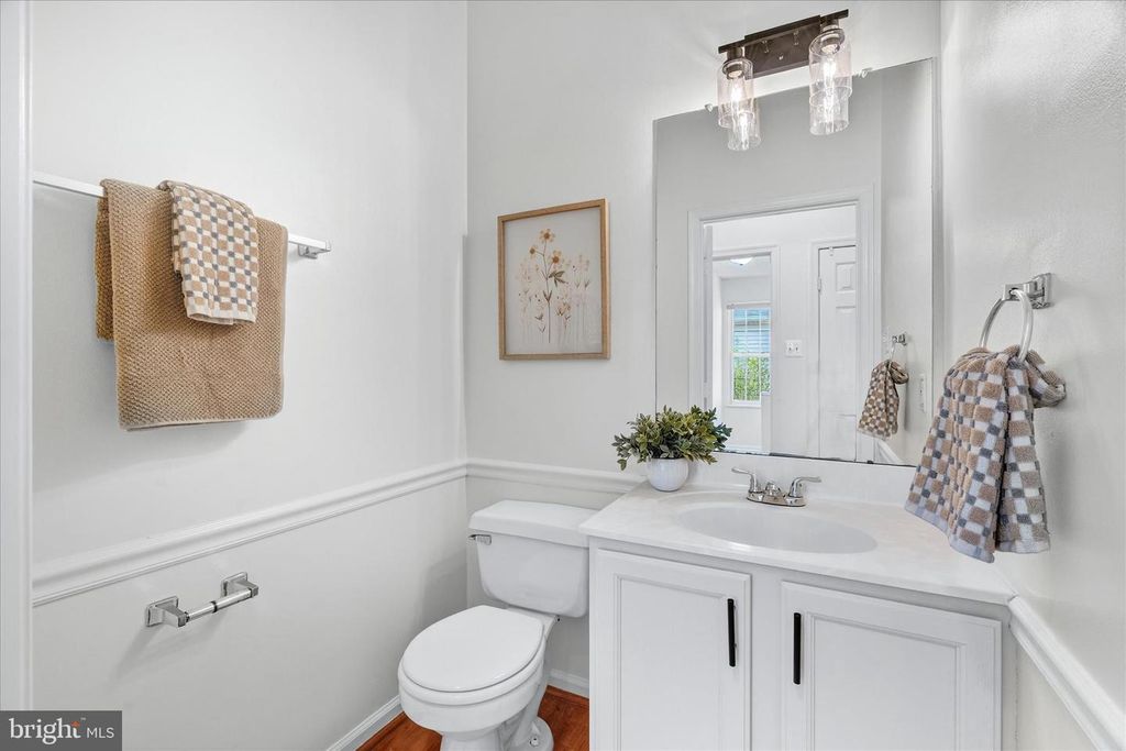 Image 24 of property listing at 1727 ALGONQUIN RD E, Frederick, MD 21701