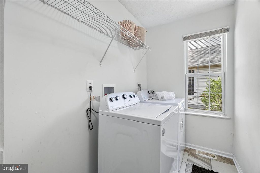 Image 25 of property listing at 1727 ALGONQUIN RD E, Frederick, MD 21701