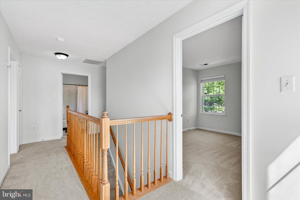 Image 27 of property listing at 1727 ALGONQUIN RD E, Frederick, MD 21701