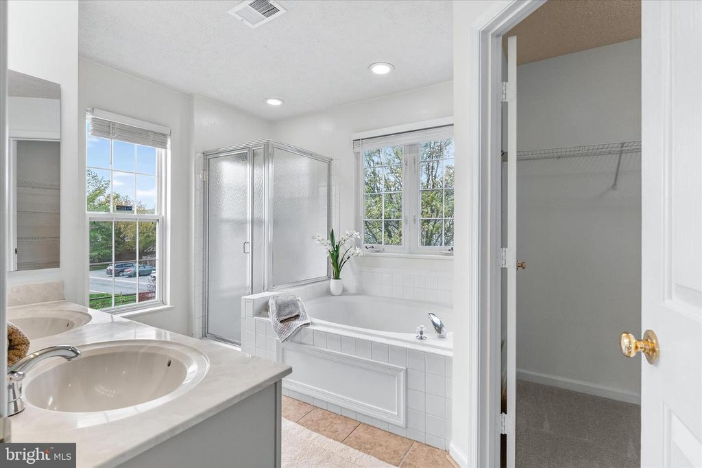 Image 31 of property listing at 1727 ALGONQUIN RD E, Frederick, MD 21701